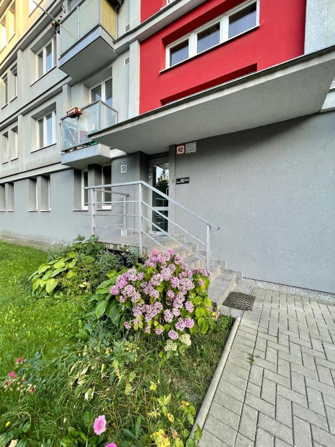 Cozy Self Check-In Apartment In Vibrant Ruzinov Area, Komarnicka 42, Bratislava Exteriör bild